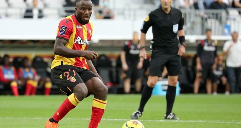 Ganago buteur face a Nimes 800x425 1 - Foot Azimuts