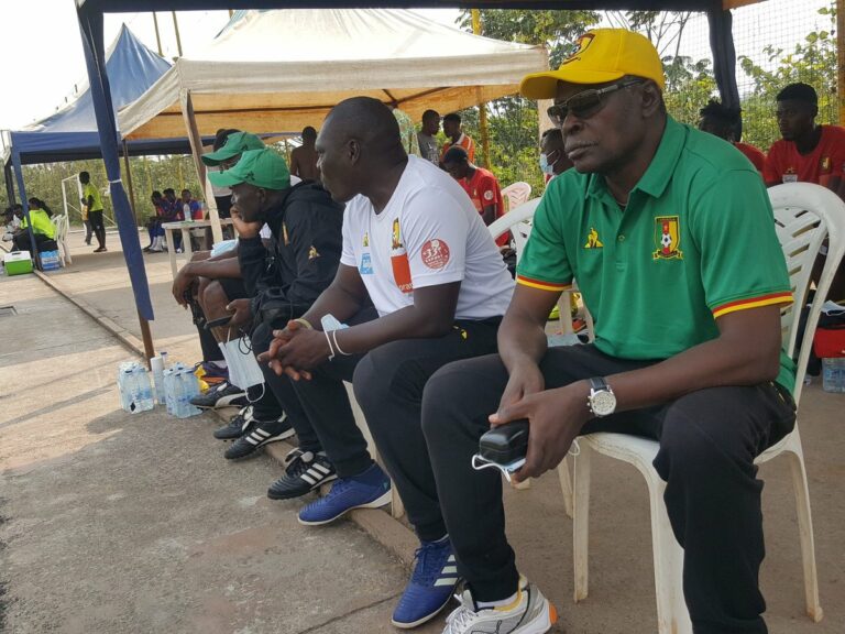 EqJg3YZW8AE oPm - Foot Azimuts