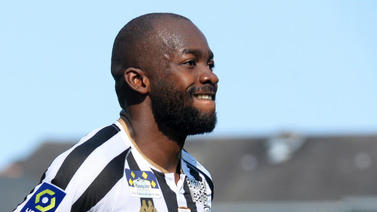 Stephane Bahoken - Foot Azimuts