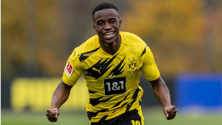 Youssoufa Moukoko - Foot Azimuts