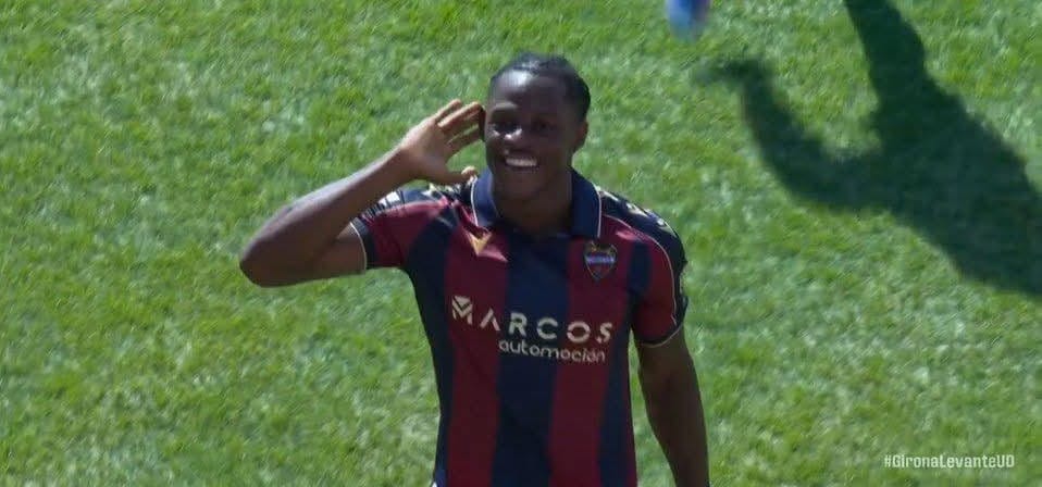 Liga : Karl Etta Eyong brille avec Levante