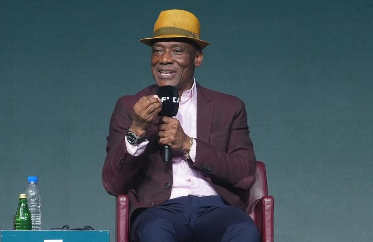 FECAFOOT : Joseph Antoine Bell critique la gestion d’Eto’o