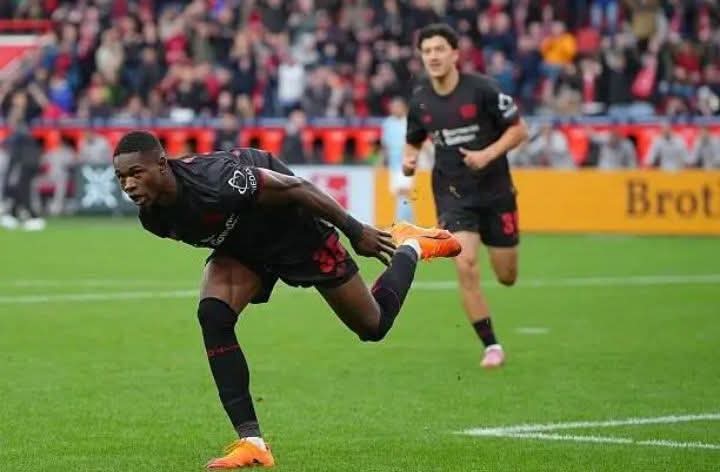 Bundesliga : Leverkusen perd malgré Kofane