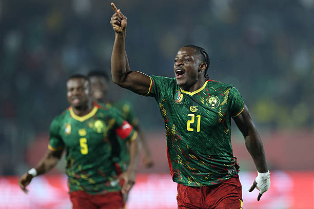 Karl Etta Eyong célèbre son but avec les Lions Indomptables face au Gabon à la CAN 2025