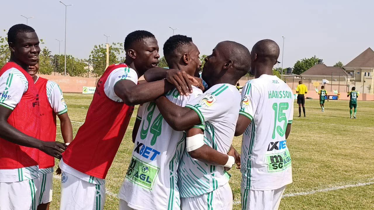 Coton Sport de Garoua célèbre sa victoire contre Fauve Azur en MTN Élite One