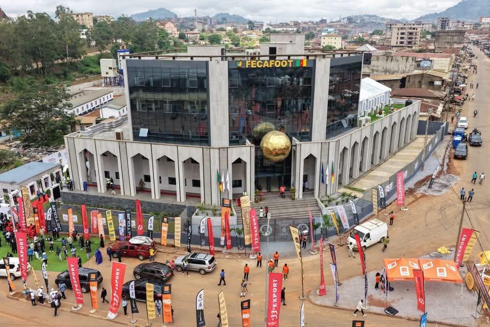 Samuel Eto’o inaugure enfin le nouveau siège de la FECAFOOT