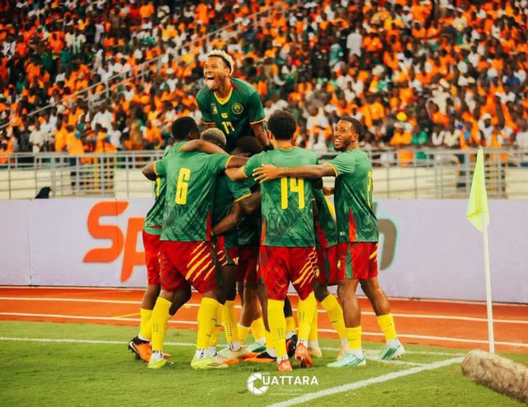 Les Lions Indomptables du Cameroun célèbrent leur victoire face à la Côte d’Ivoire