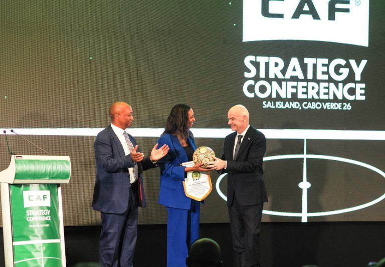 Gianni Infantino et Patrice Motsepe lors d’un événement de la CAF